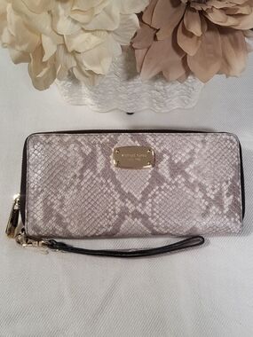 Michael Kors Metallic Silver Snakeskin Wristlet Clutch
